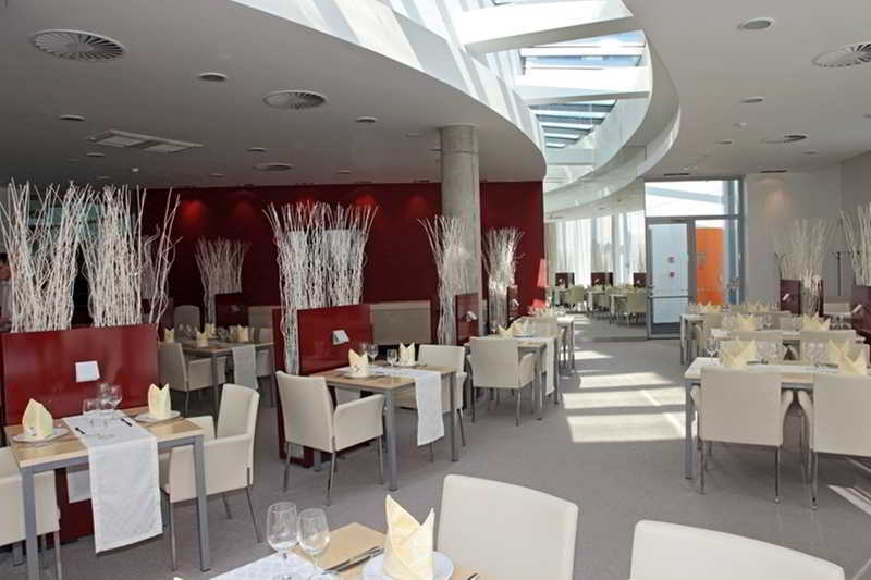 Orea Hotel Atrium Otrokovice Esterno foto