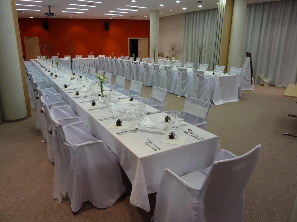 Orea Hotel Atrium Otrokovice Esterno foto