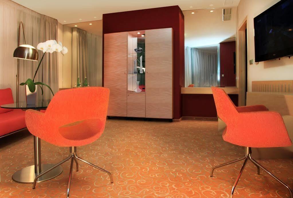 Orea Hotel Atrium Otrokovice Esterno foto