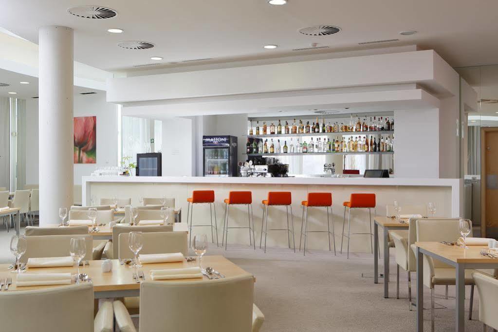 Orea Hotel Atrium Otrokovice Esterno foto