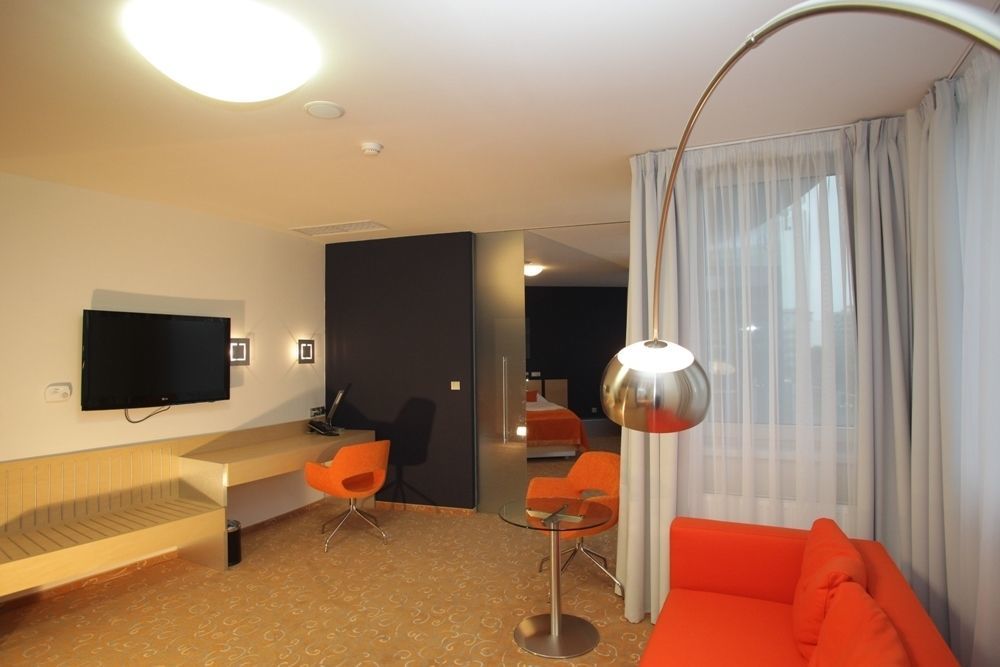 Orea Hotel Atrium Otrokovice Esterno foto