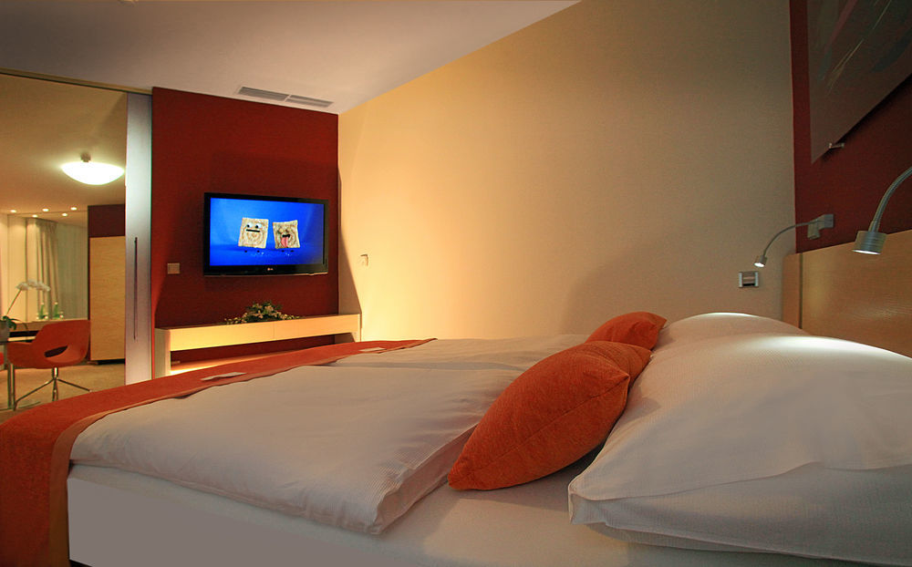 Orea Hotel Atrium Otrokovice Esterno foto